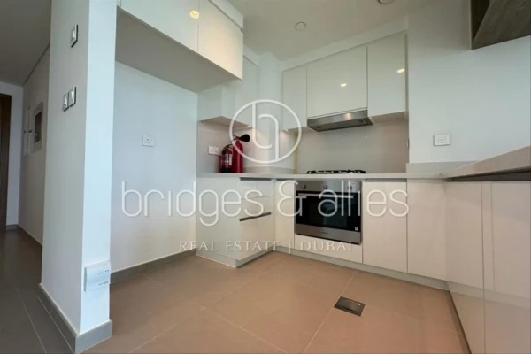 BRAND NEW APARTMENT| UNFURNISHED | MID FLOOR