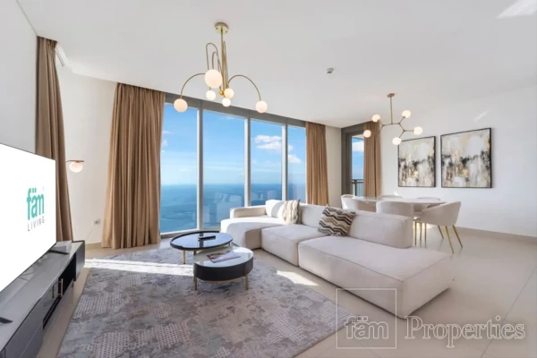 Luxury 3B+Storage | Furnished | Seafront Views